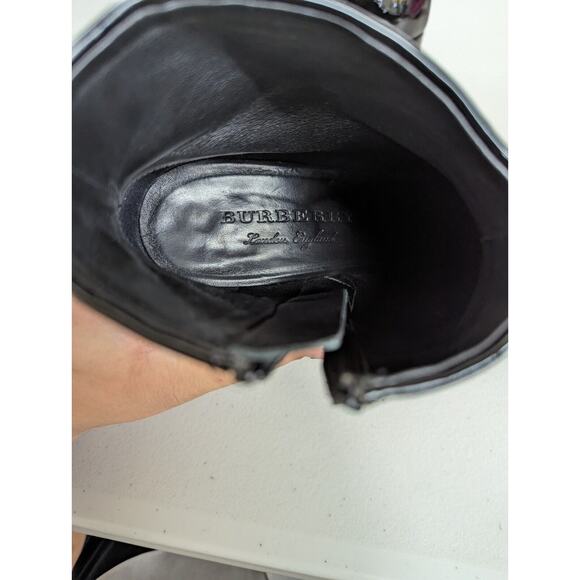 Burberry Chettle Black Patent Leather Link Detail Ankle Bootie Shoe Size Eur 39 - Picture 7 of 9